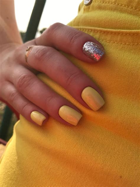 Желтый маникюр 😊 | Nails, Beauty