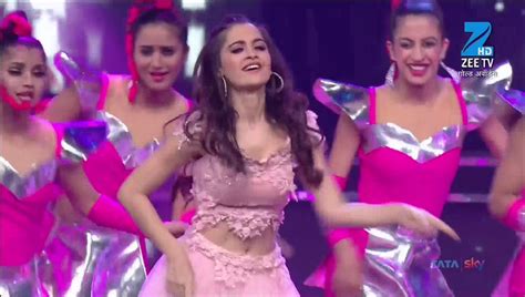 Sanjeeda Sheikh Hot Dance Performance in Gold Awards 2017 - Sexy Celebs ...