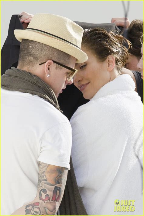 Jennifer Lopez & Casper Smart Get Close in Miami!: Photo 2622528 ...