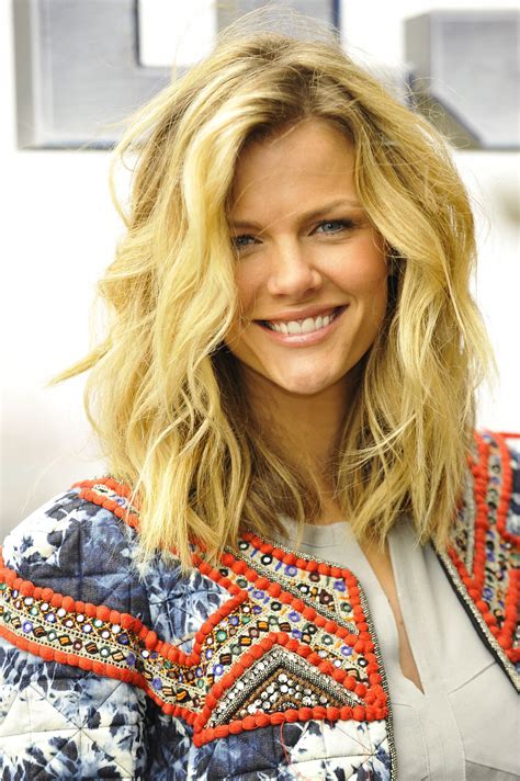 Brooklyn Decker Pictures. Hotness Rating = 9.18/10