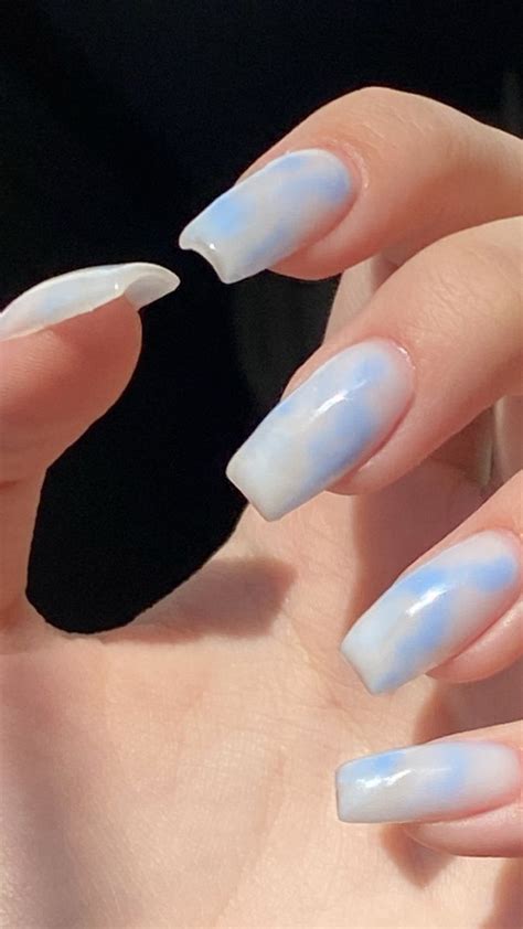 Nail design🦋🤍 | Дизайнерские ногти, Простой маникюр, Голубые ногти