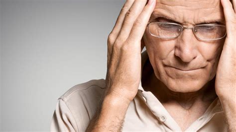 Am I Having a Stroke? Here Are the Symptoms and What You Should Do ...