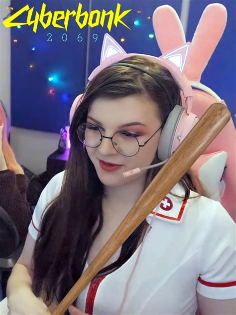 When Rose sees horny comments in chat : r/F1NN5TER