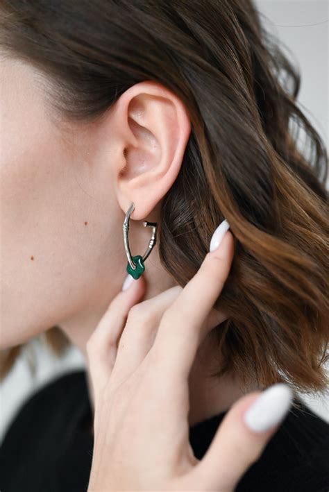 Will a Torn Earlobe Heal Itself, or Does It Need to Be Surgically