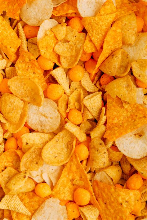 Um close up de uma pilha de chips de milho foto – Imagem grátis sobre