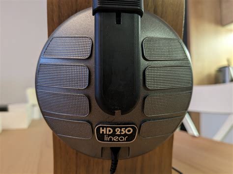 Closed: Sennheiser HD250 Linear 600ohm EP (early production ...
