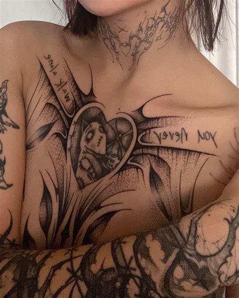 35+ Beautiful Chest Tattoos Women Will Adore