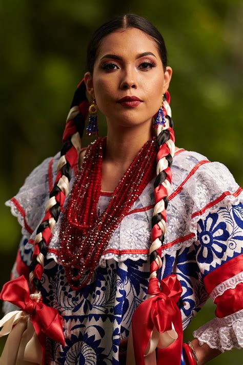 Mazateca | Traditional mexican dress, Mexican hairstyles, Mexican fashion