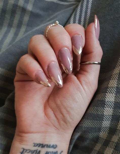 Nude and soft gold chrome. : r/Nails