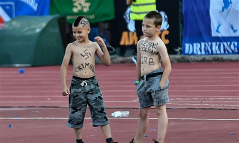 Бащата на изрисуваното дете: Стана грешка! Друг направи надписите по ...