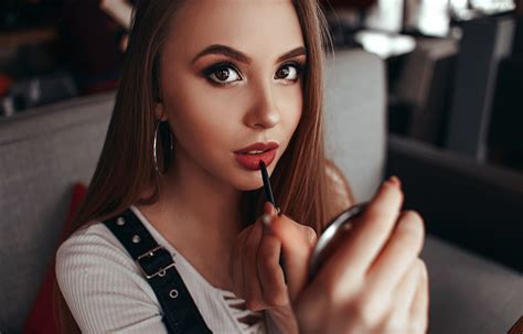 Wallpaper Lipstick Mirror at Kevin House blog