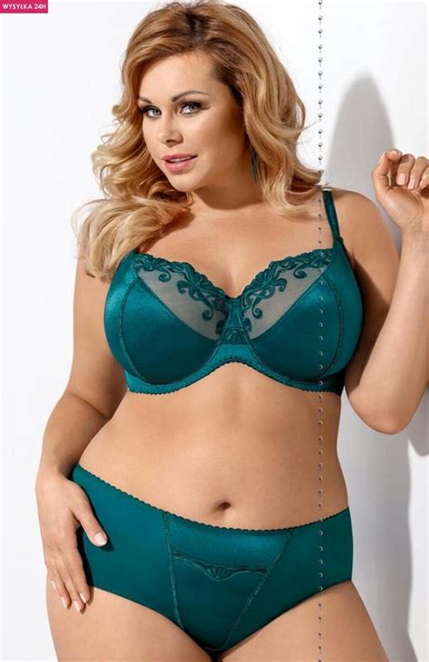 Женщины в больших трусах - фото 2025 года