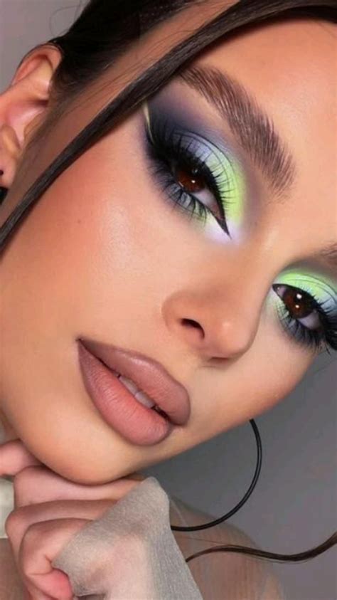 Pin by Timka on Make up | Grey makeup, Artistry makeup, Eye makeup art