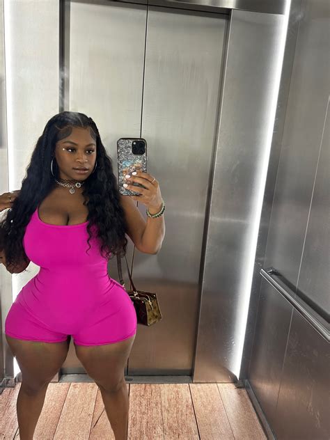 Pretty n pink , deadly in curves 🎯 - Sancuest Williams | Facebook