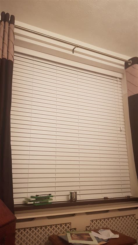 Any body get visuals like a reflection on the blinds yeah cause when i ...