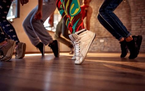 Danças Urbanas Educação Fisica - Tipos de Danças Urbanas e seus Estilos: Hip Hop, Locking, Vogue e Mais