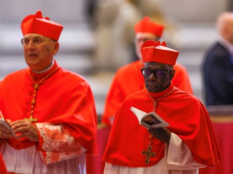 CUANDO LA MUERTE NOS UNE. NOSTRADAMUS: HABRÁ UN PAPA NEGRO. ROBERT