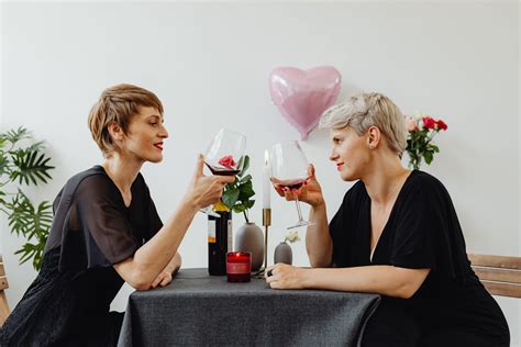10 lesbian dating tips if you’re looking for love