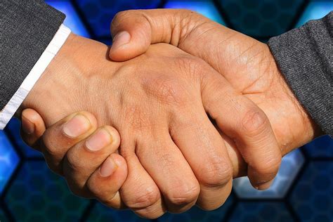 Неочевидні правила етикету, які порушуються невихованими людьми