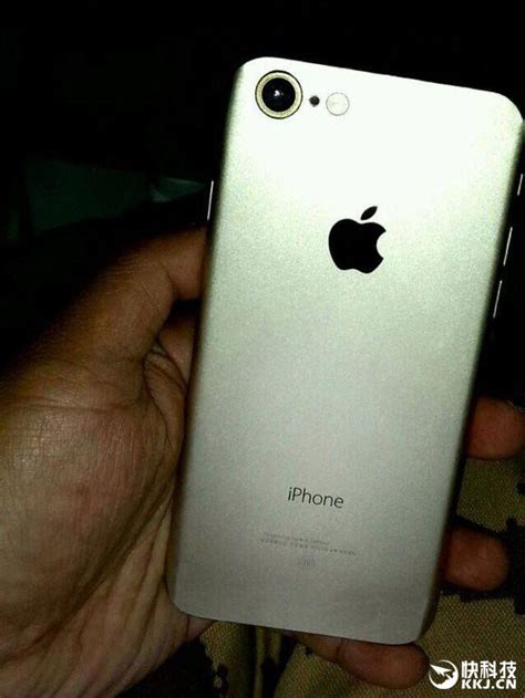 Они думают, что это iPhone 7. А вы?
