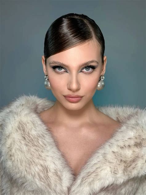 Макияж 2024, гладкая прическа in 2024 | Hair, Photo and video, Mood board
