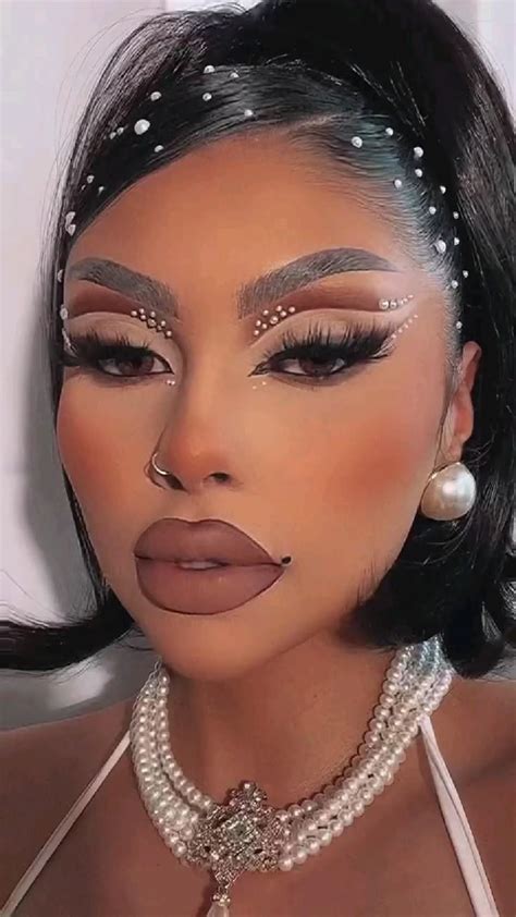 Makeup extravagante | Glamour makeup, Cute eye makeup, Fashion makeup