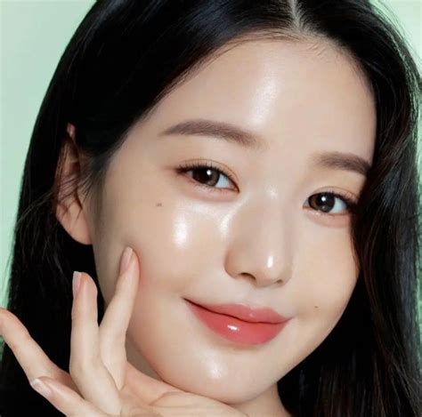 Jang Wonyoung | Doll eye makeup, Clear glowing skin, Pretty skin
