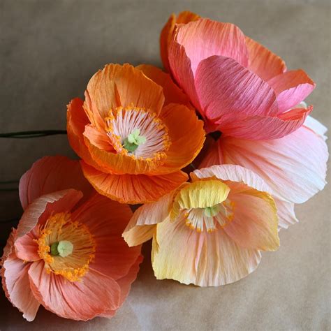 Красивые большие цветы из гофрированной бумаги | Paper flowers, Paper ...