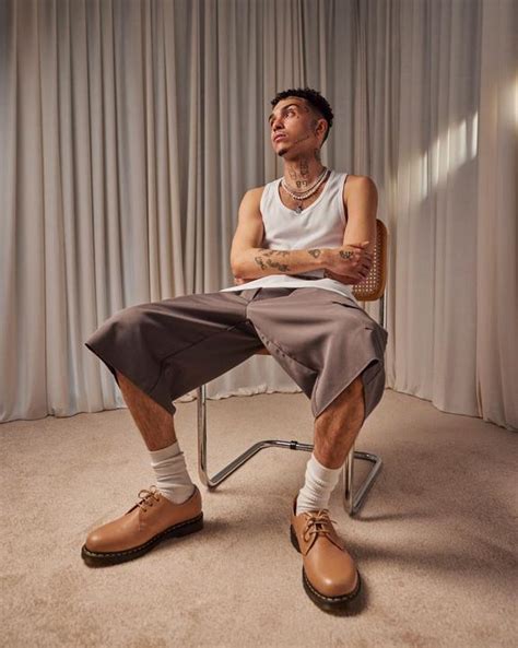 1461 Carrara Leather Oxford Shoes in Beige | Dr. Martens