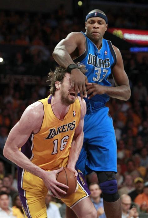 Lakers vs. Mavericks - All Photos - UPI.com