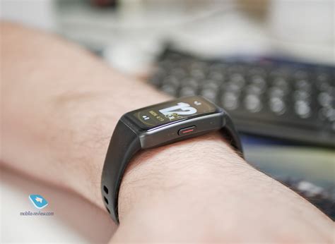 Mobile-review.com Обзор HONOR Band 6