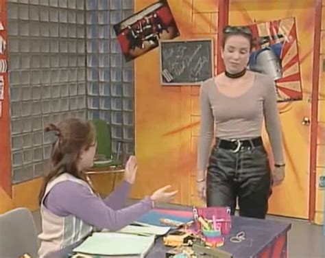 27 looks iconiques de Maria Lopez dans Radio Enfer | Le Sac de chips