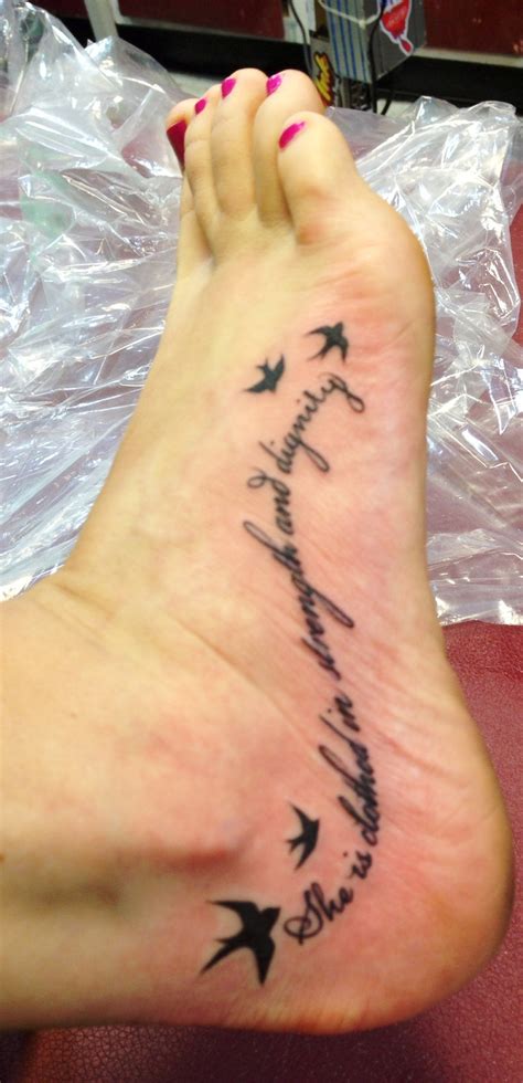 15 Foot Tattoo Designs for Women - Pretty Designs