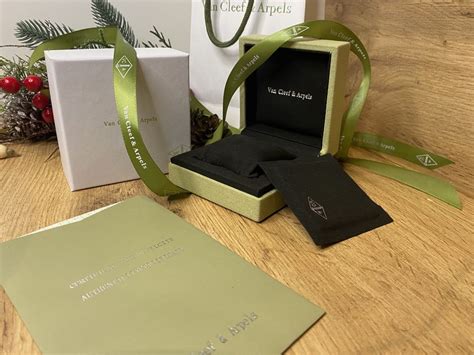 Пакування під браслета Ван Кліф Van Cleef&Arpels.Новий.: 1 800 грн ...