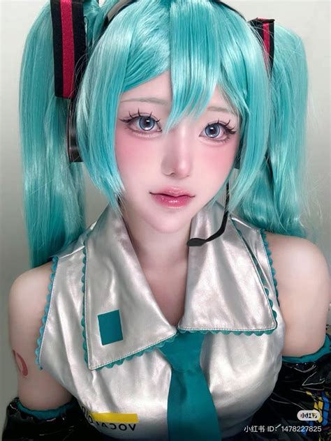 Miku Hatsune Cosplay | アイメイク, 初音ミク コスプレ, アニメコスプレ