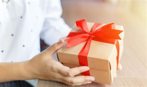 上司へ贈る結婚祝いのお返し10選！贈り方やタイミングなど注意点も | Giftpedia byギフトモール&アニー
