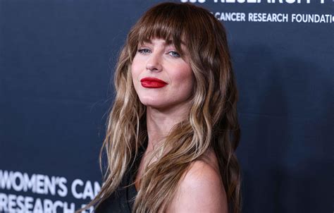 Julianne Hough Replaces Tyra Banks As 'Dancing With The Stars' Co-Host