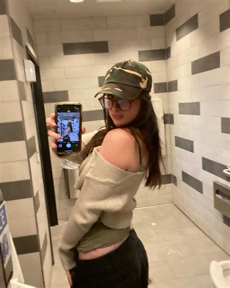 ashley nicole (@ashleynfreitas) • Instagram photos and videos