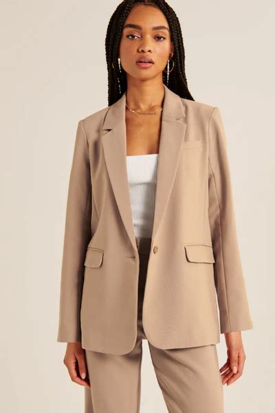 top   selling fashion items   year  everygirl