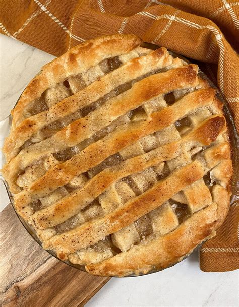 Easy Homemade Apple Pie with a Buttery, Flaky Pie Crust - The Natural Eater