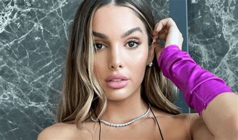 Encantos al descubierto, Lyna Perez en bañador captura las miradas