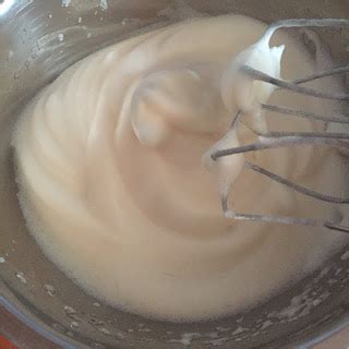 How To Make Meringue/ Stiff Peaks For Beginners ( With Pictures ...