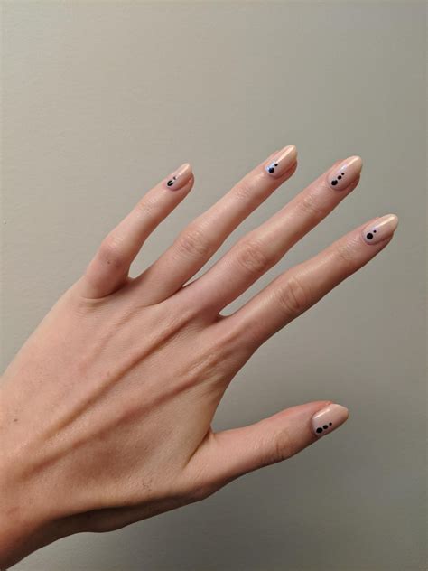 Today I learned it ain't easy to place dots in a straight line #nails