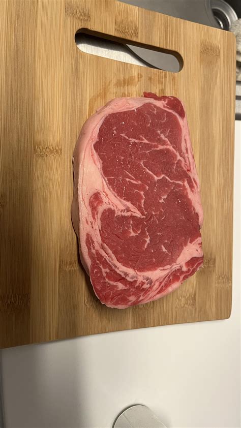 Ribeye steak on the Lodge. The crust was lacking wasn’t it? : r/castiron