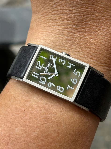 Frank Gehry with FOSSIL quartz watch GH-2010 , case no.250404. – Long's