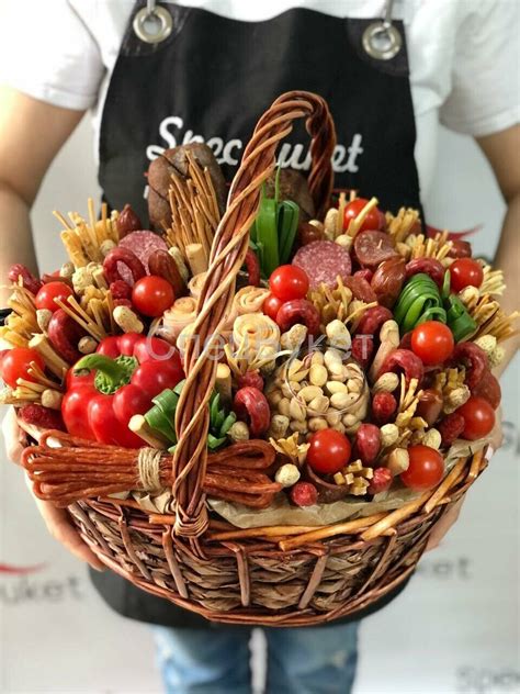 Большая корзина с сыром и колбасой "Изобильная". Купить с доставкой в ...