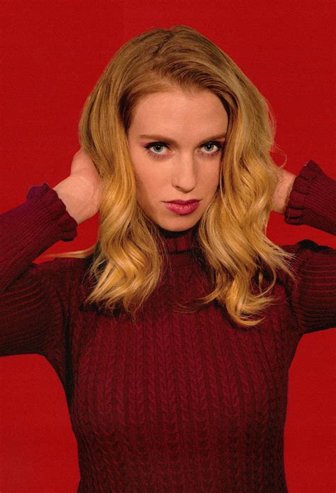 Barbara Dunkelman [Red Friday] : r/SexyWomanOfTheDay