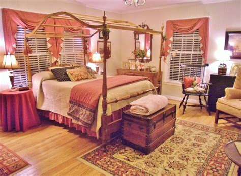 Colonial bedroom | Colonial bedroom, Colonial bedrooms, Bedroom decor