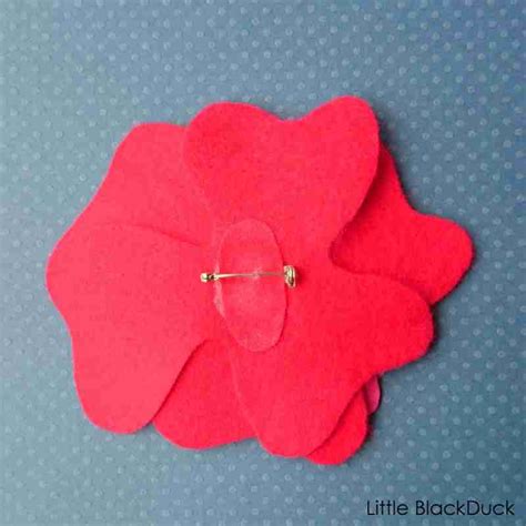 Fabulous Felt Flower Brooch :: FREE tutorial - Victoria Peat