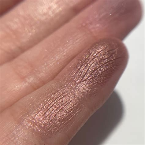 Более шелковые тени придумать нельзя Cle de Peau Beaute Eye Color Quad ...